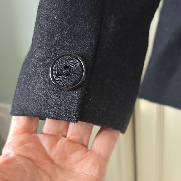 Elegant Wool Black Blazer and Skirt Set. EXCELLENT COND! - Picture 9 of 16